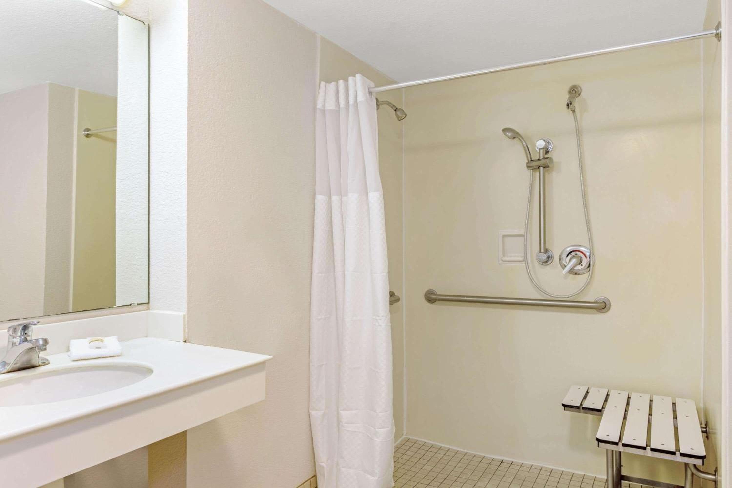 La Quinta Inn by Wyndham Orlando Airport West — 19