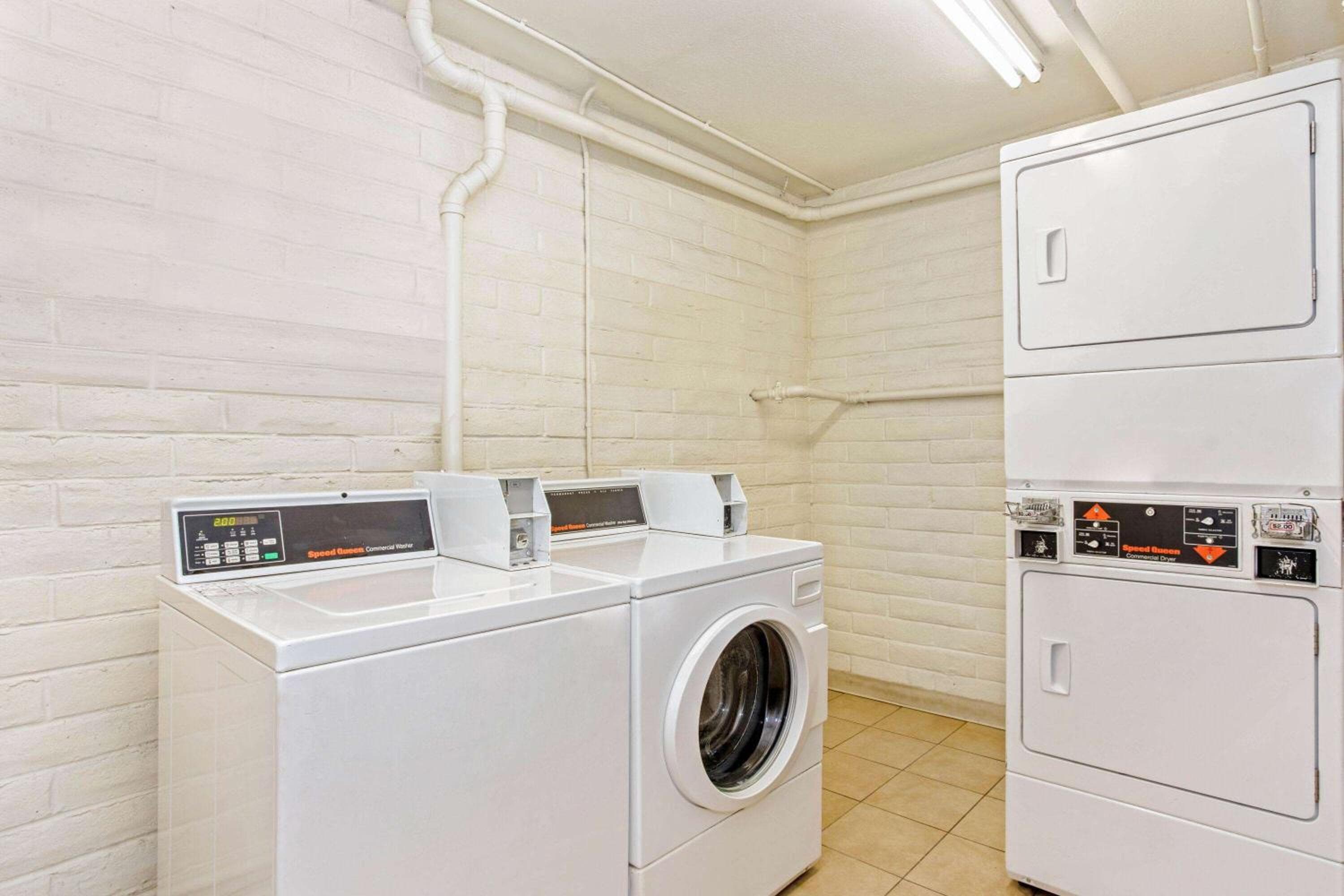 La Quinta Inn by Wyndham Orlando Airport West — 25
