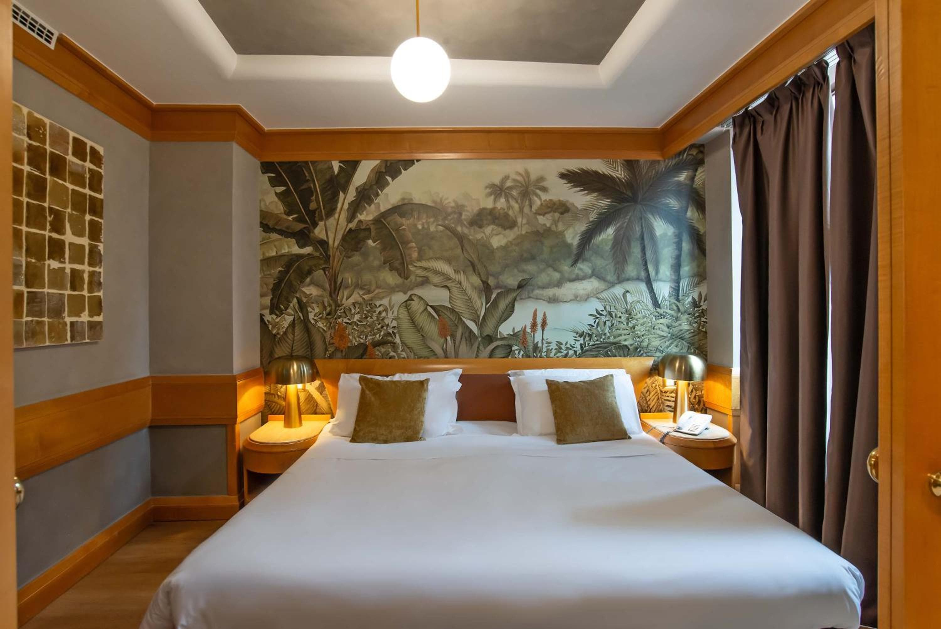 Hotel White — 2