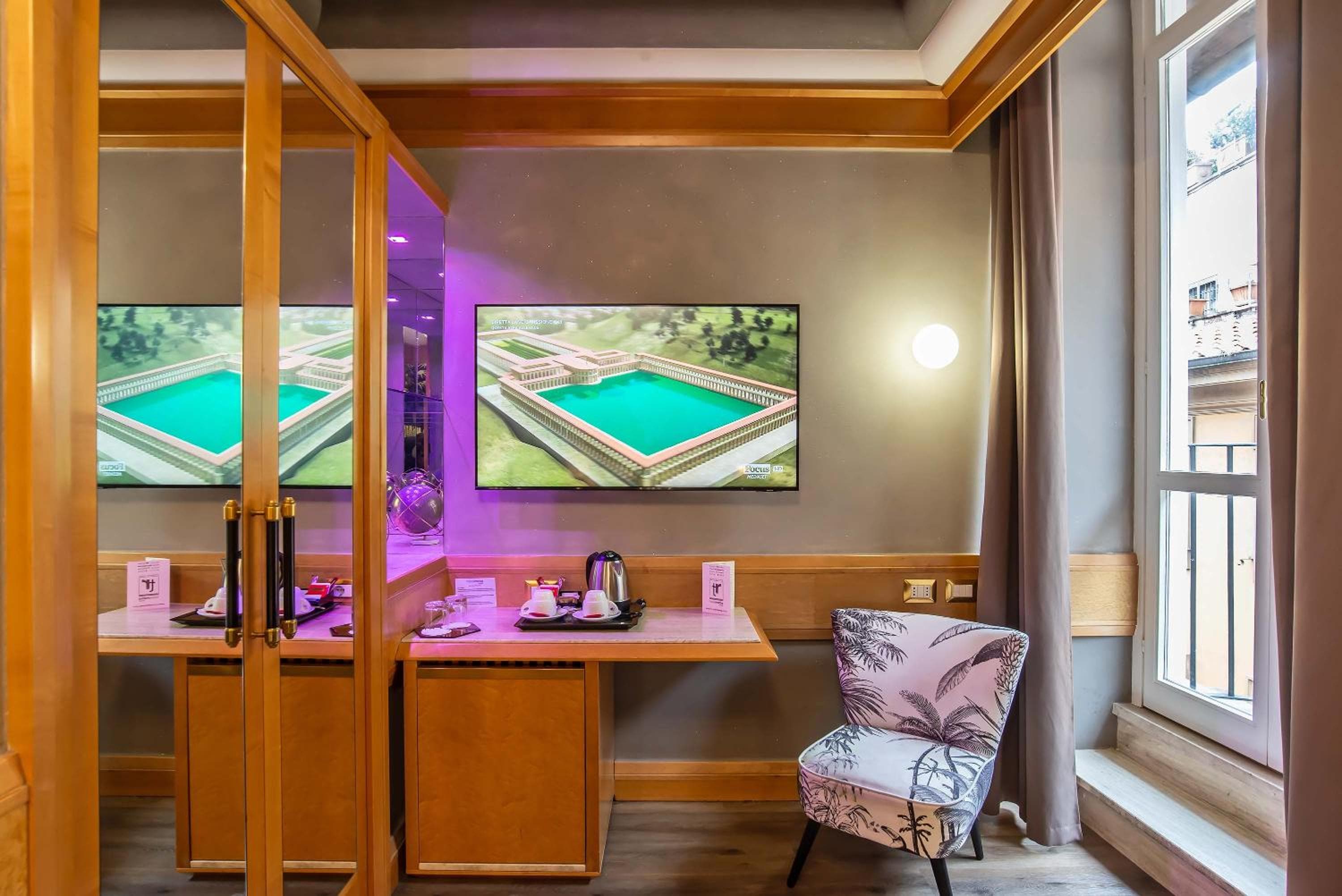 Hotel White — 21
