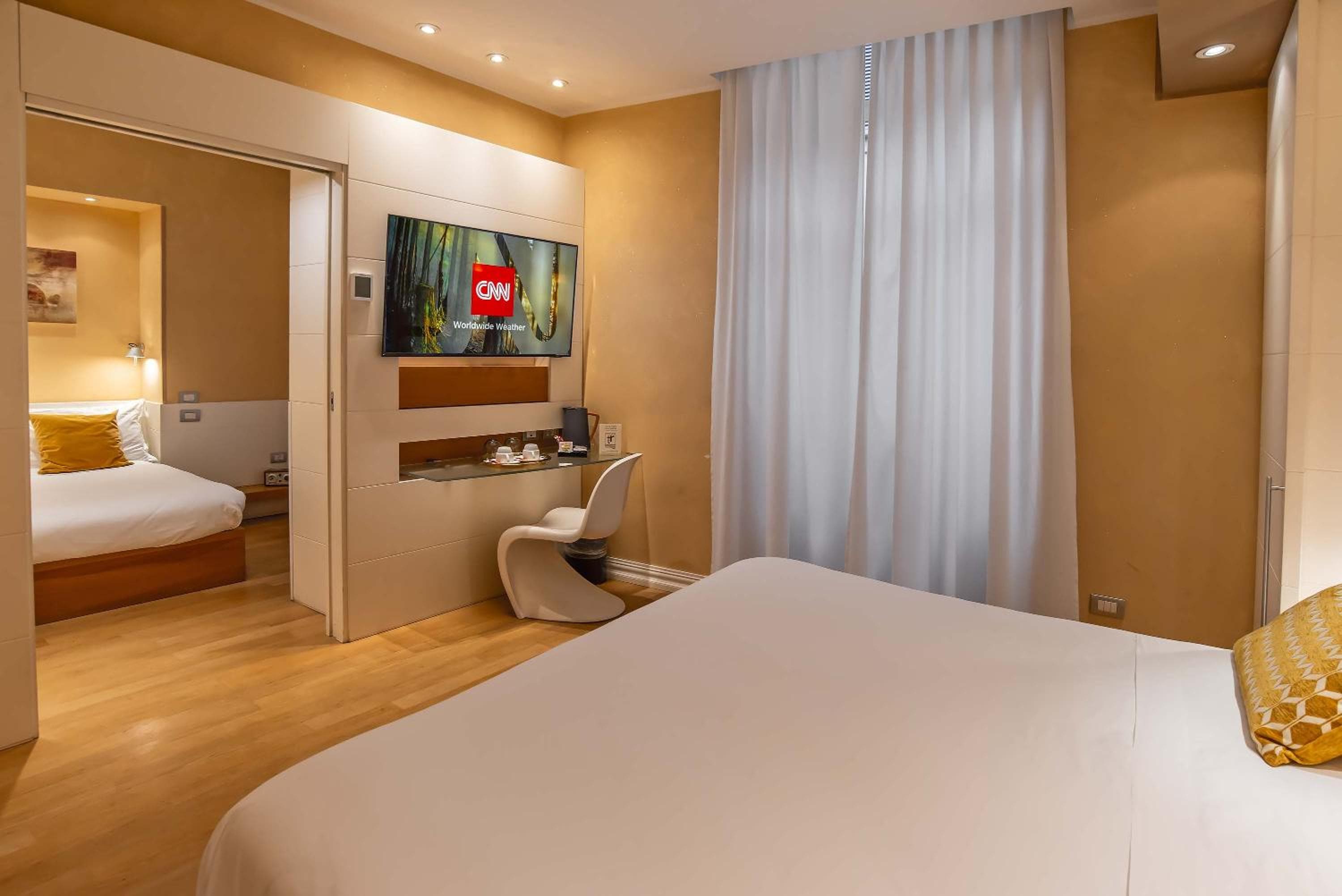 Hotel White — 12