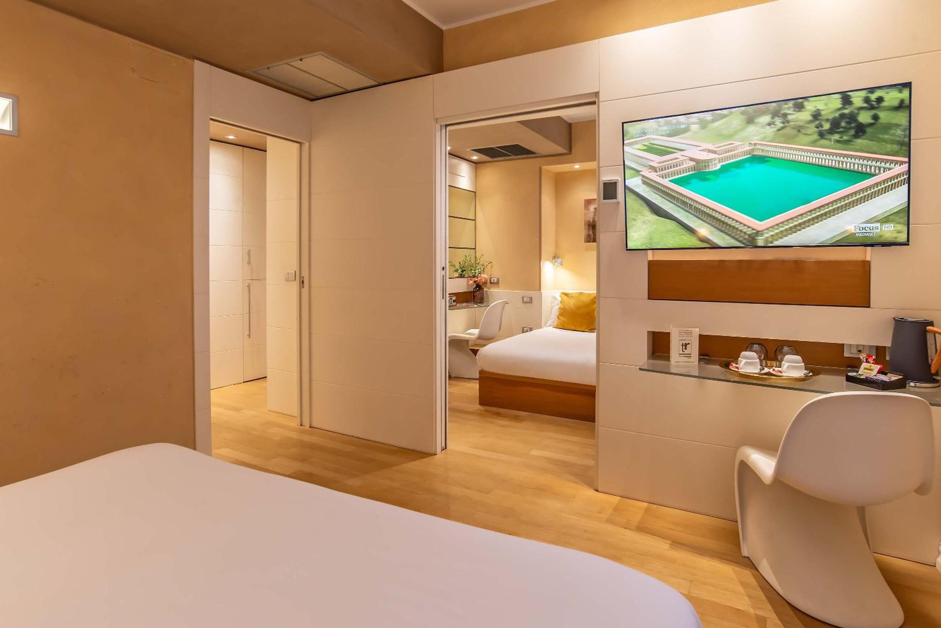 Hotel White — 7