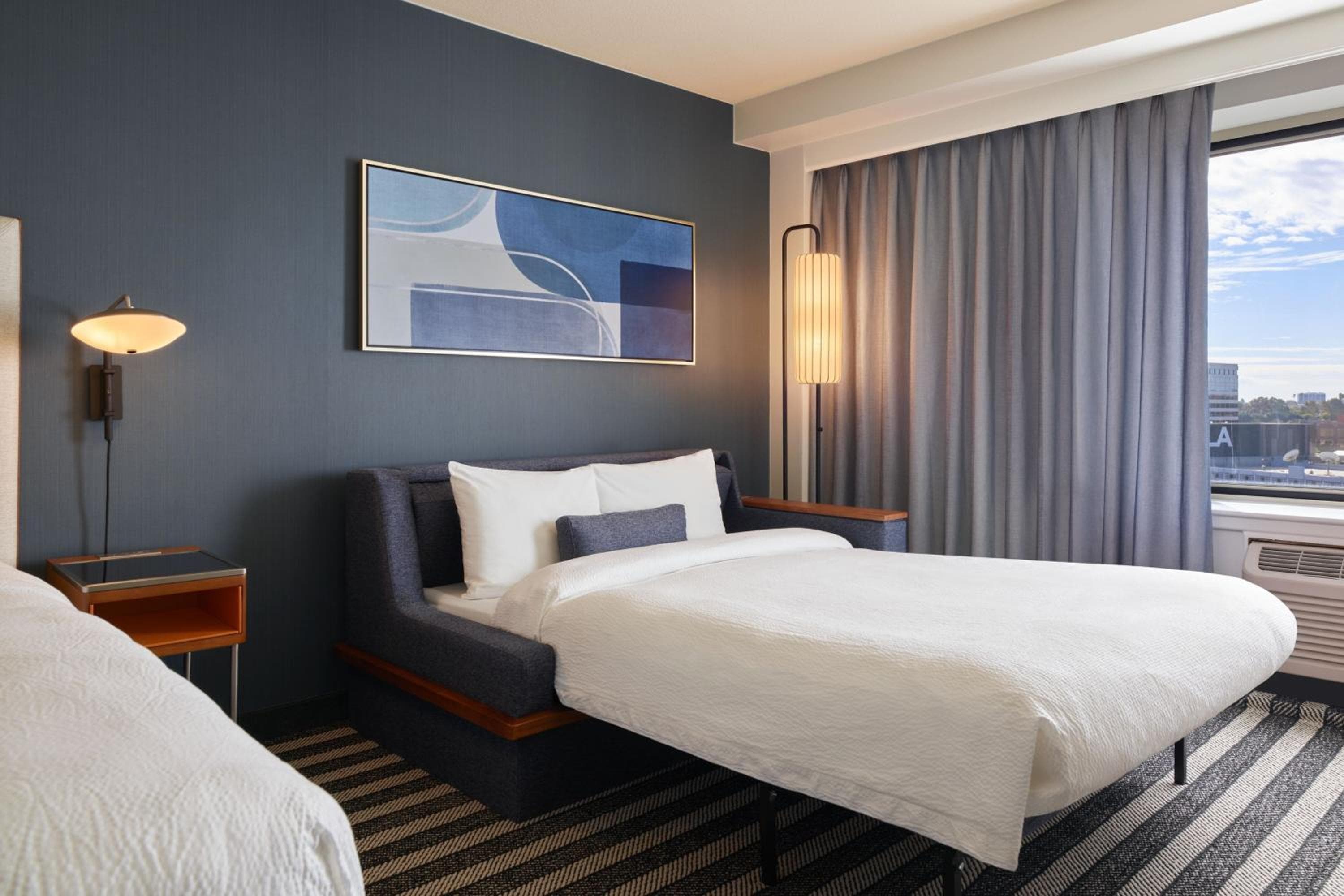 Cortile del Marriott Los Angeles Westside — 9