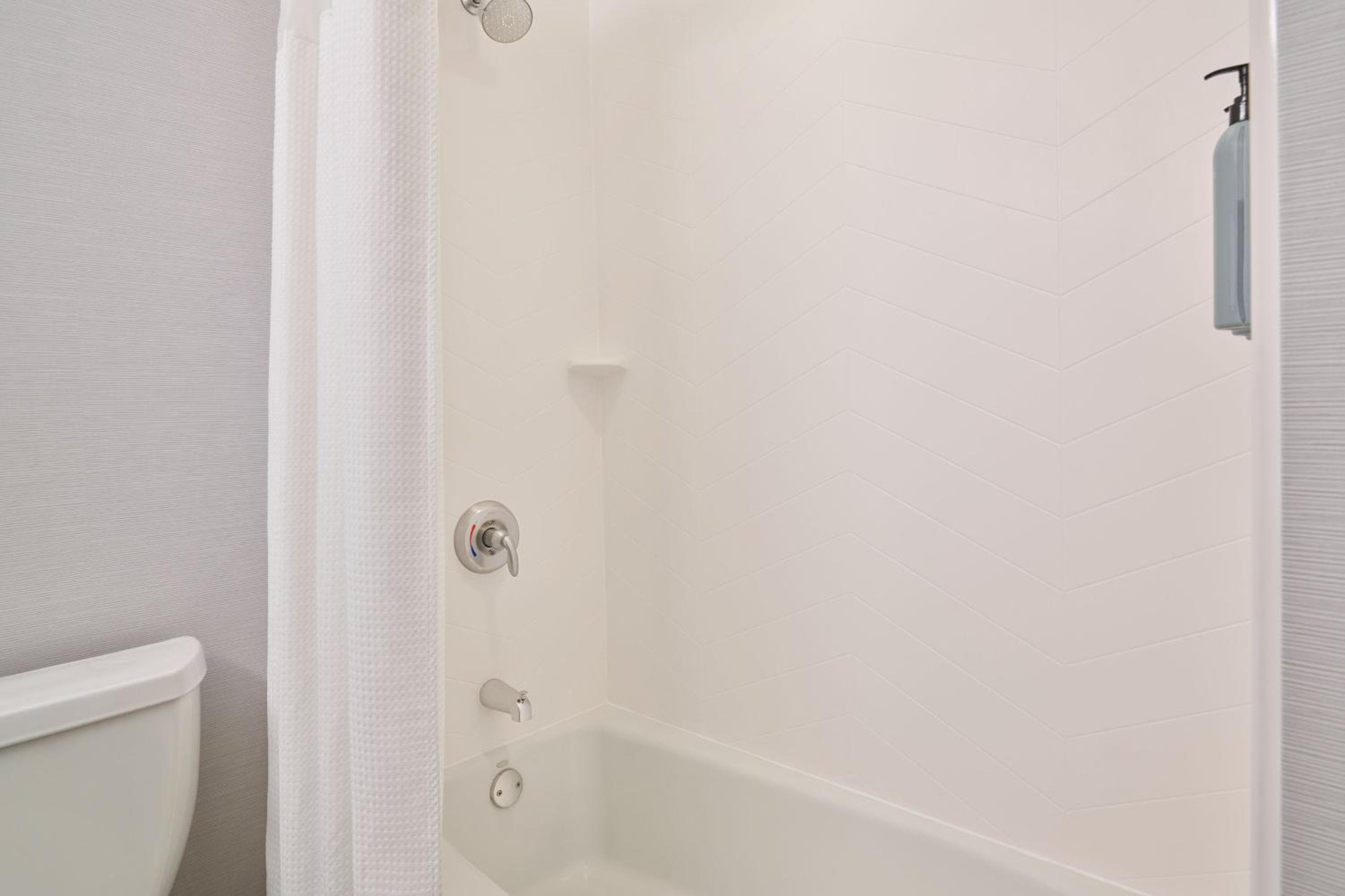 Cortile del Marriott Los Angeles Westside — 16