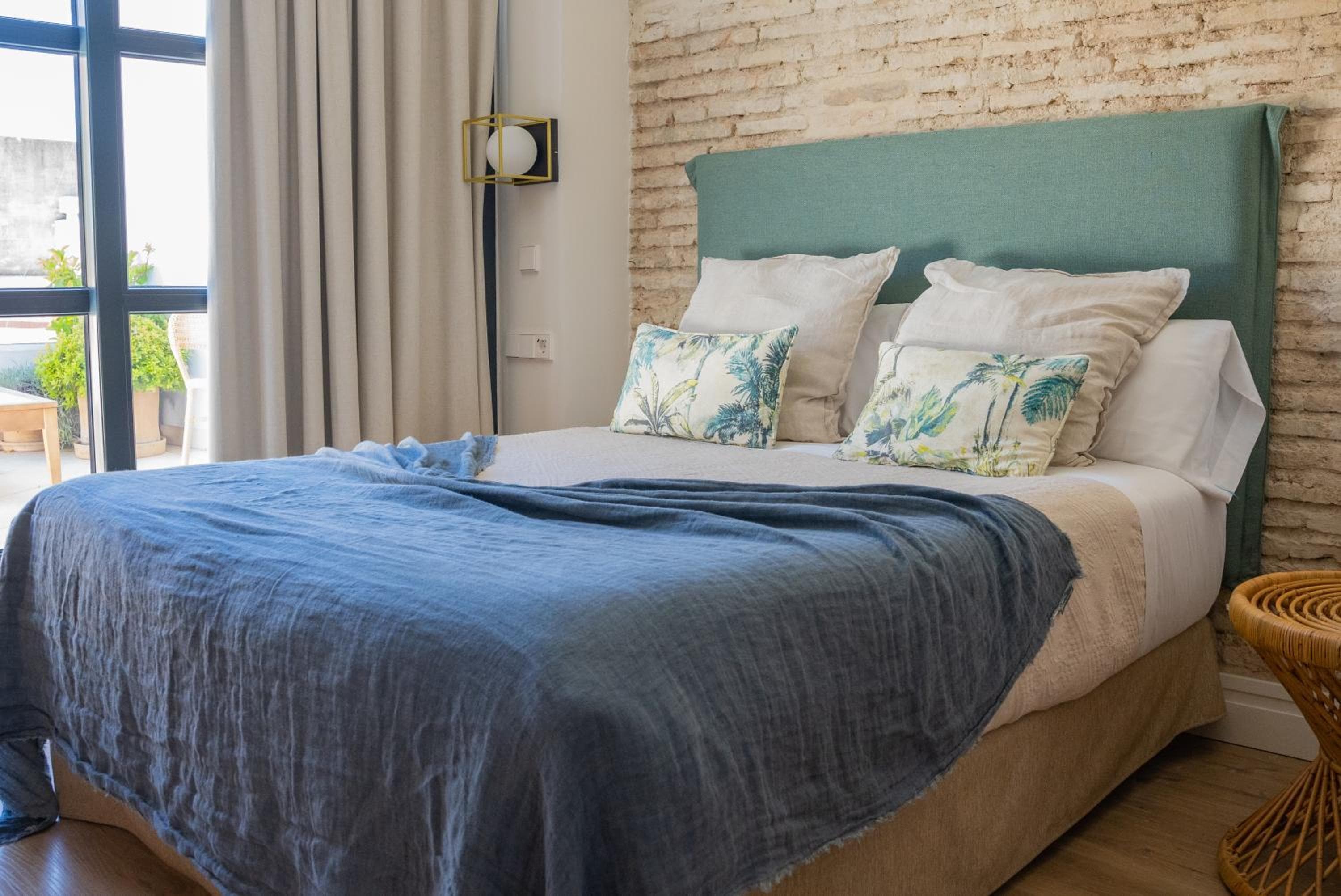 El Hotel Honesto San Pedro — 19