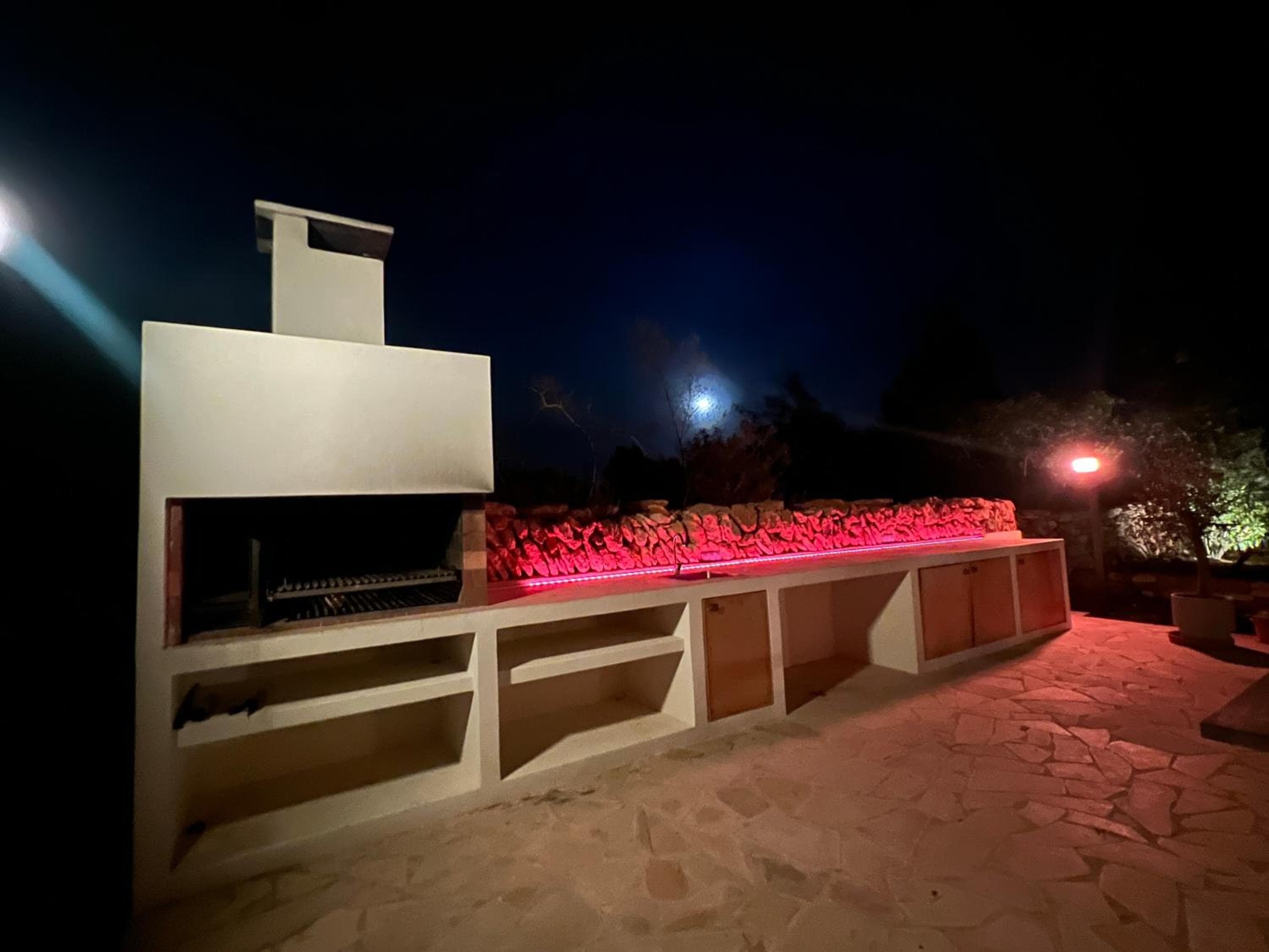 Luxury Ibiza Villa with Heated Pool & Outdoor Kitchen 8 Guests — 18
