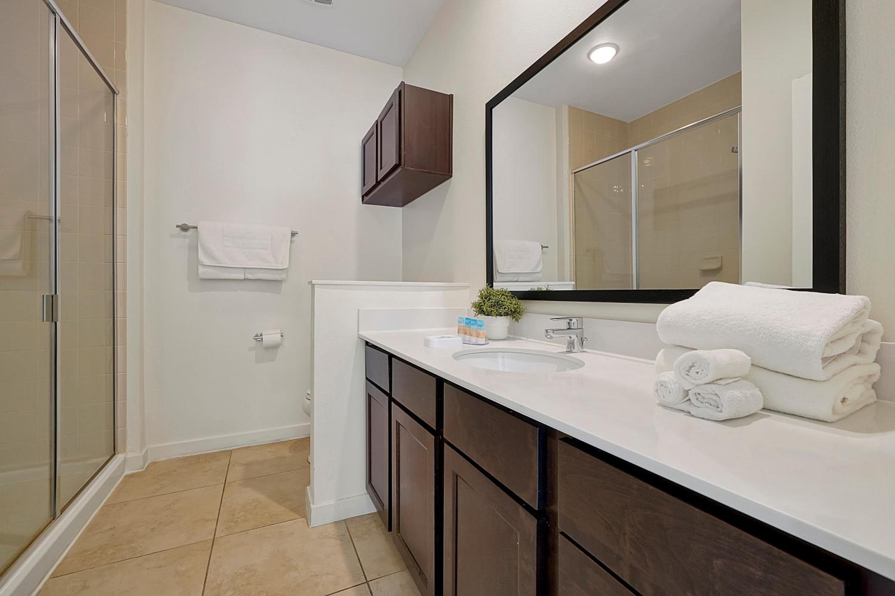 Regal Oaks Resort Vacation Townhomes by IDILIQ — 10