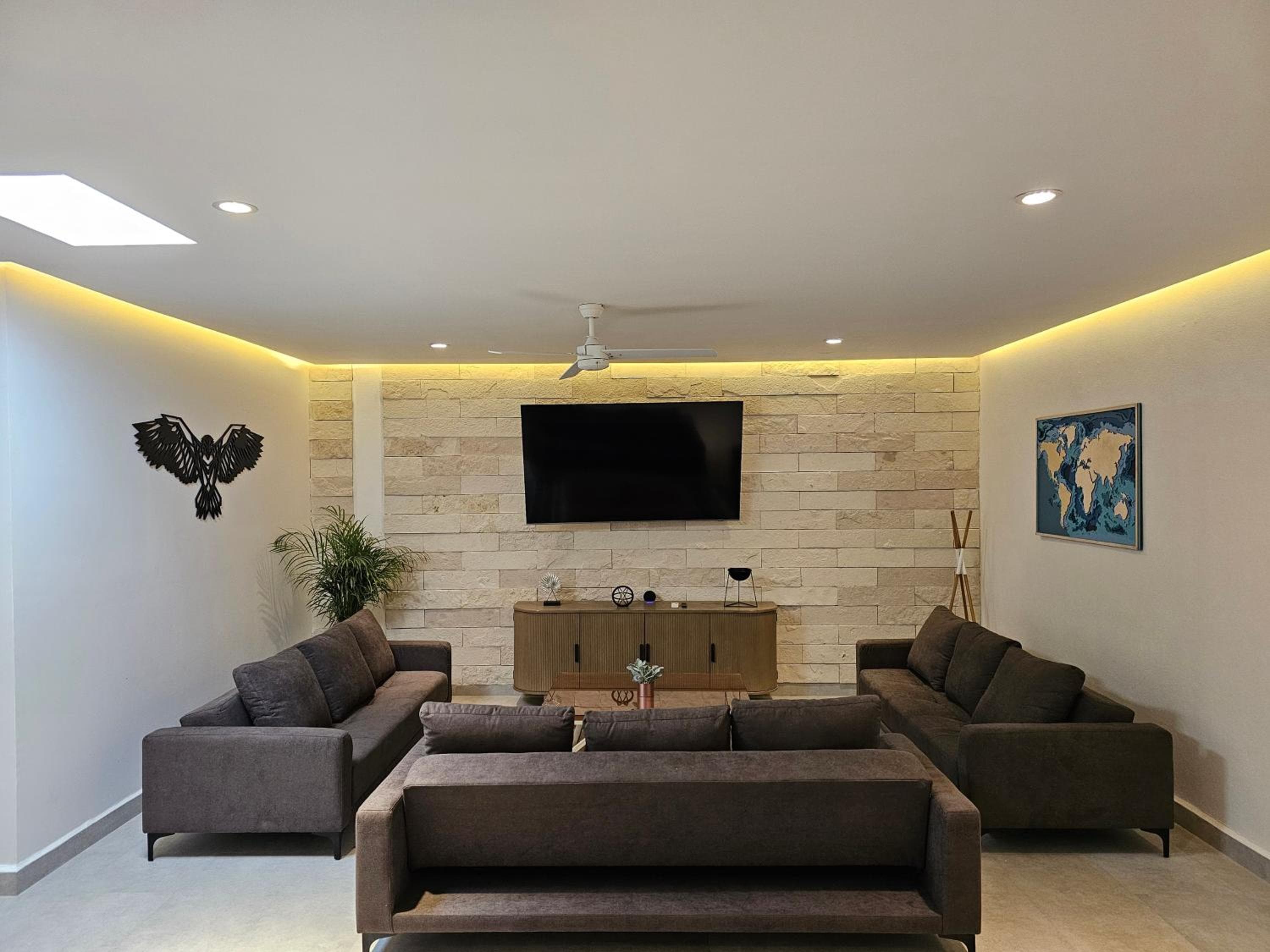 1st Luxury Warehouse — 8