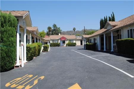 Rose Bowl Motel — 1
