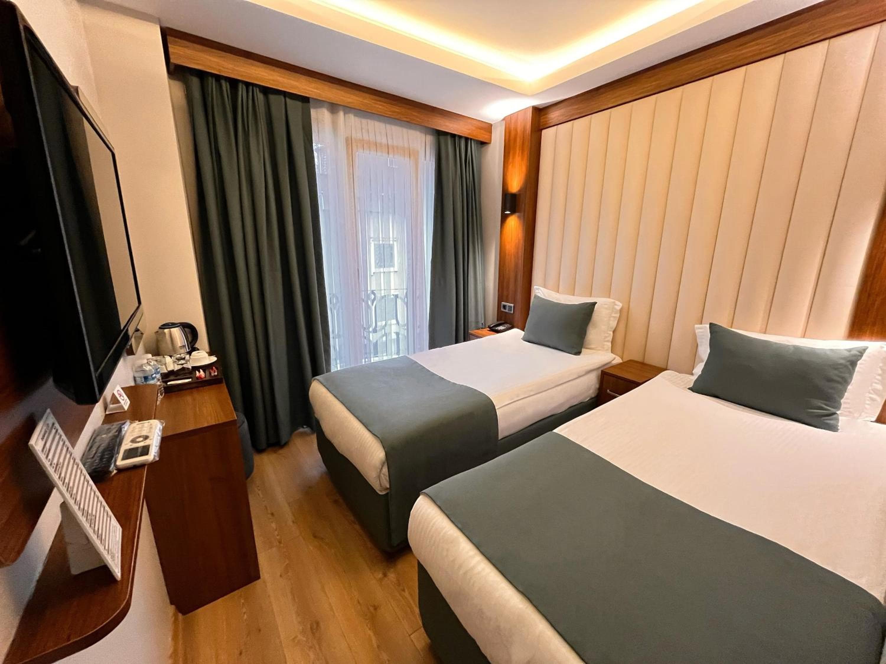 Weingart Black Tulip Hotel — 15