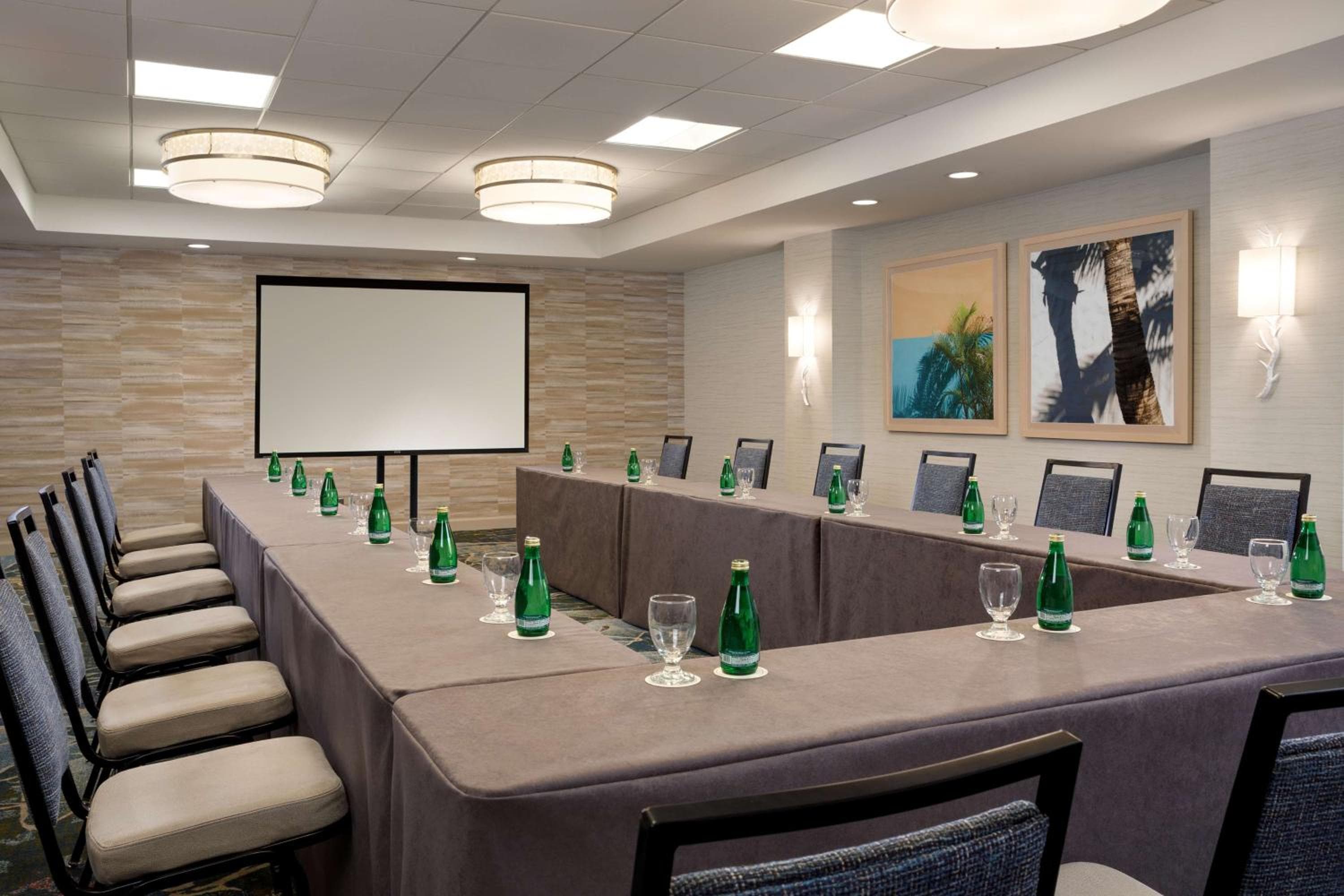 DoubleTree Suites by Hilton Orlando at Disney Springs — 27