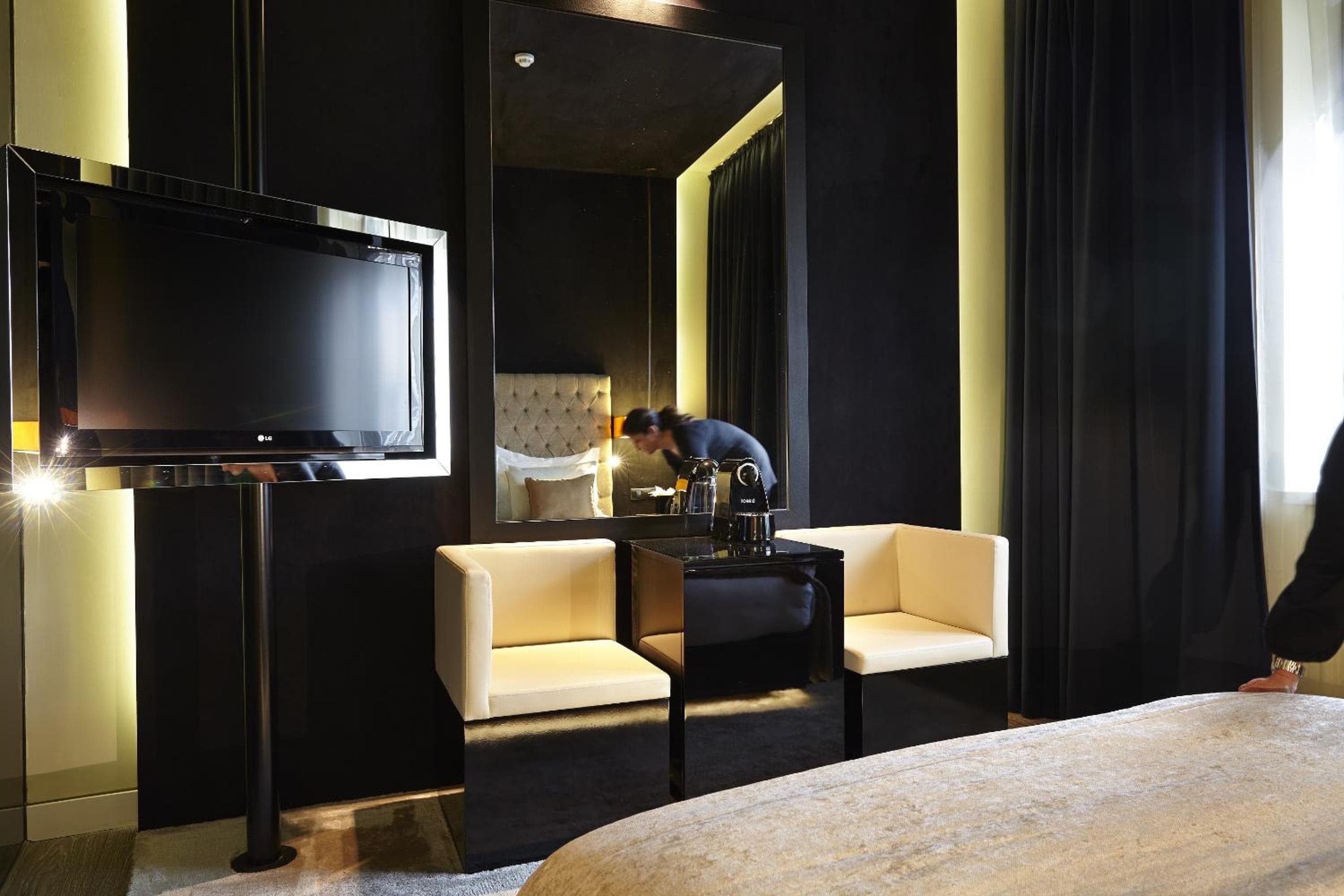 9Hotel Mercy — 14