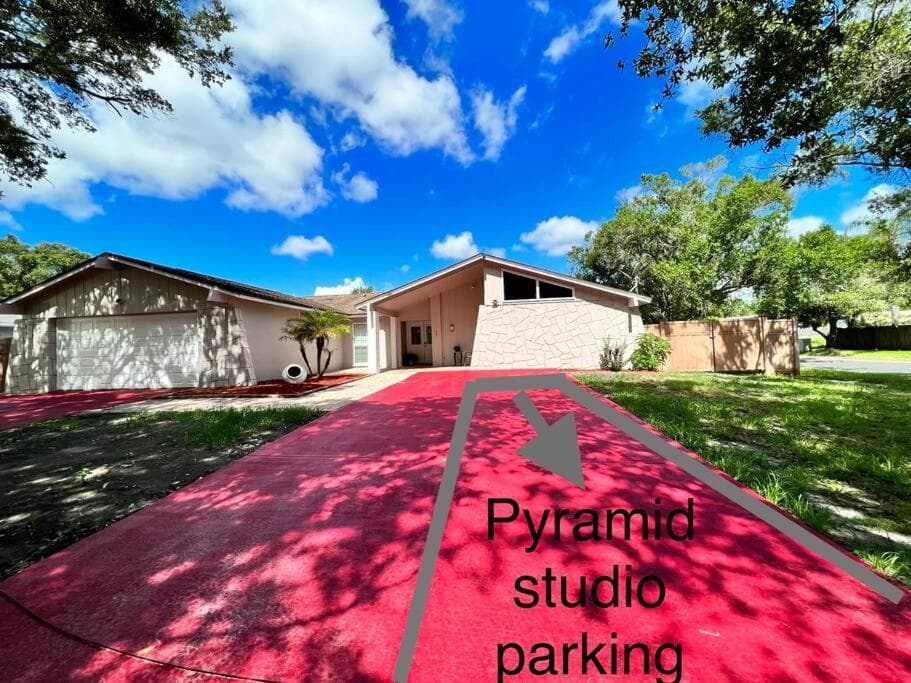 Pyramid Studio + free parking&wifi/ 5%off — 18
