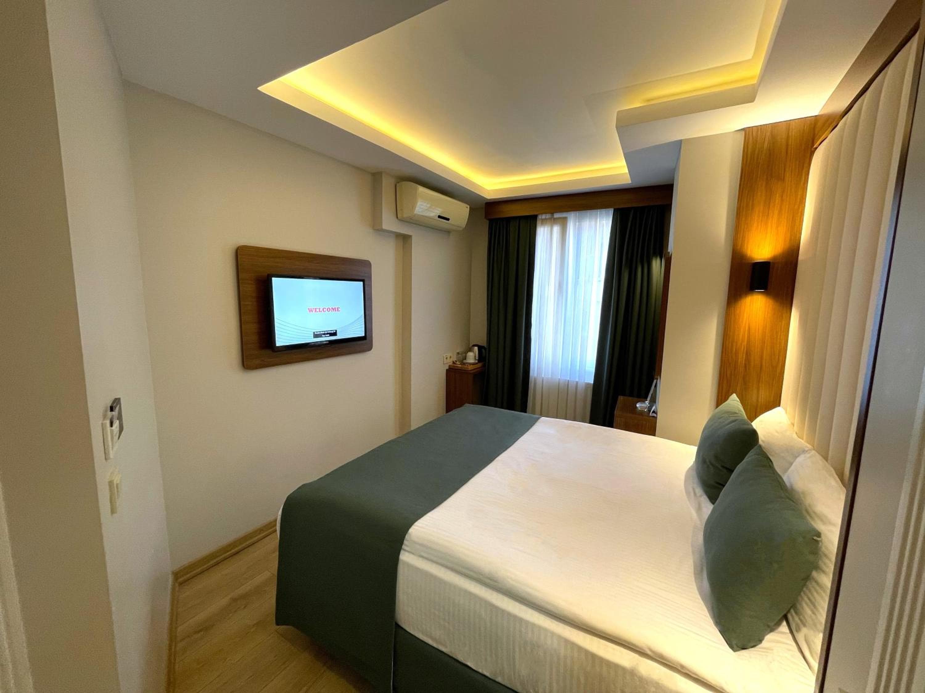 Weingart Black Tulip Hotel — 24