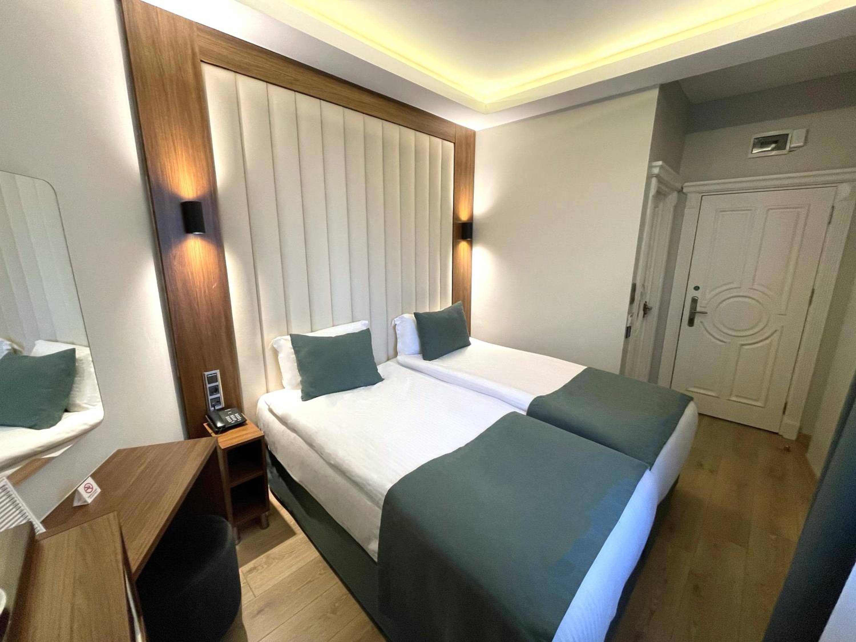Weingart Black Tulip Hotel — 17
