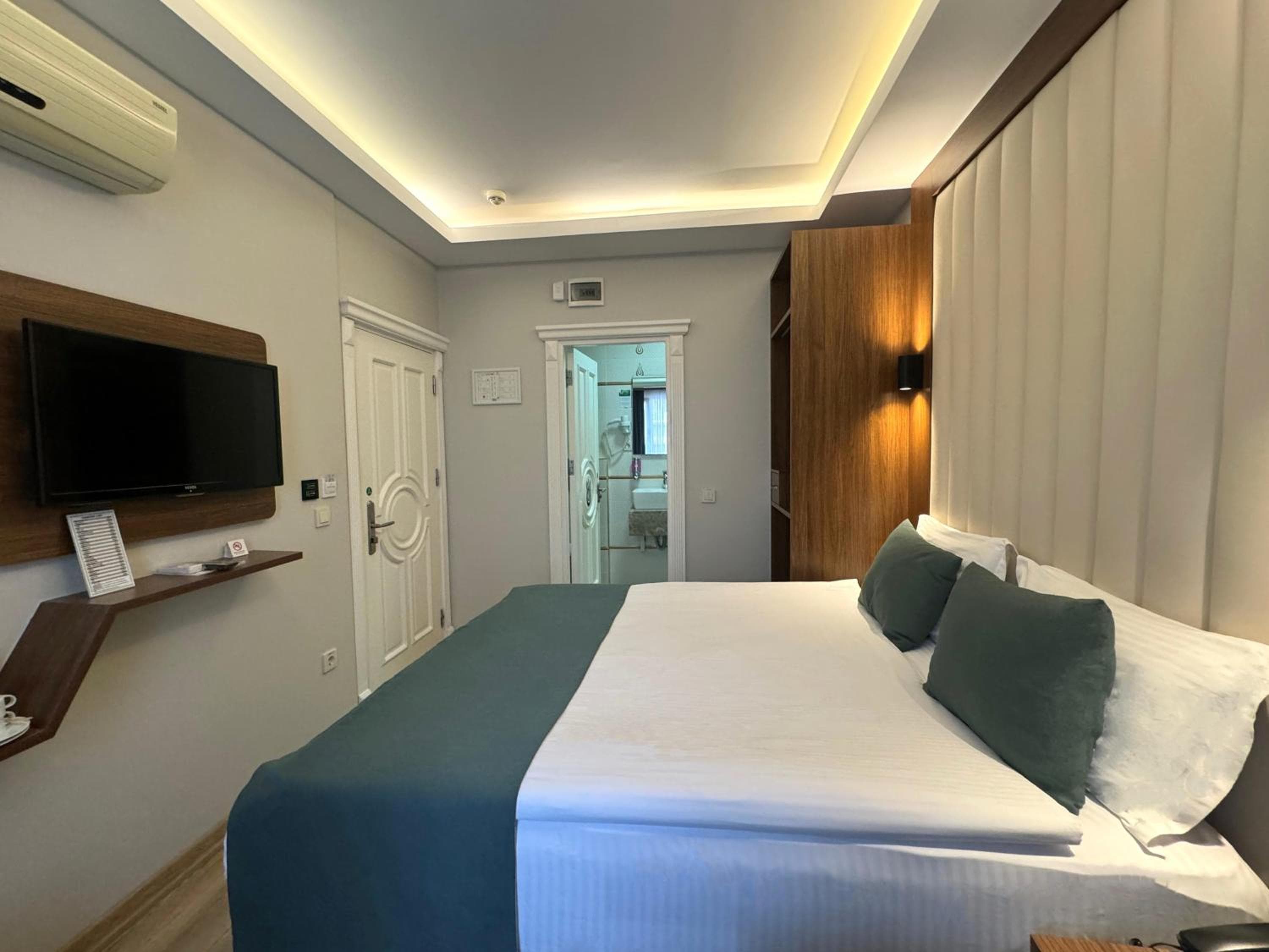 Weingart Black Tulip Hotel — 19
