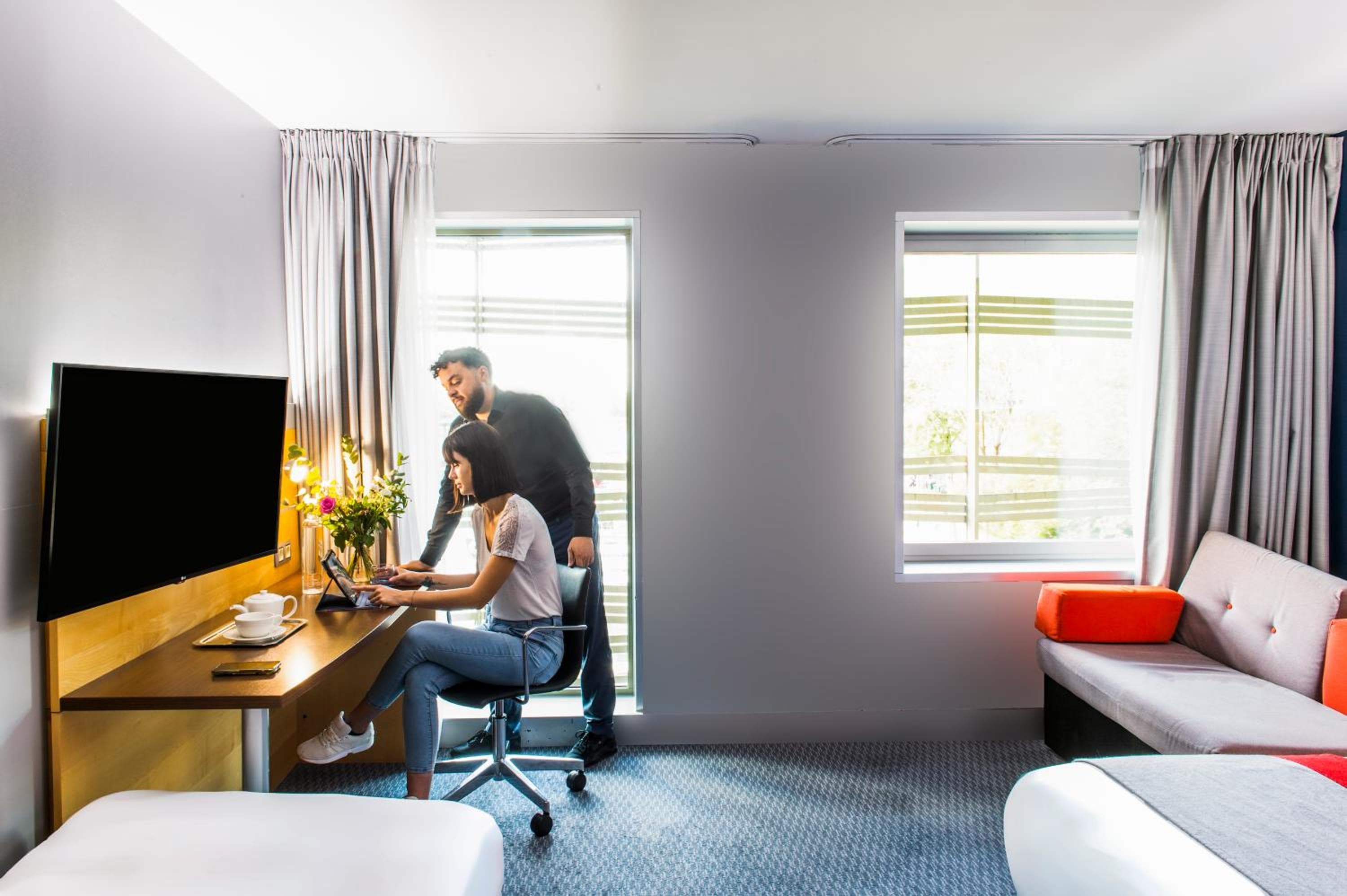 Holiday Inn Express Paris-Canal De La Villette by IHG — 9