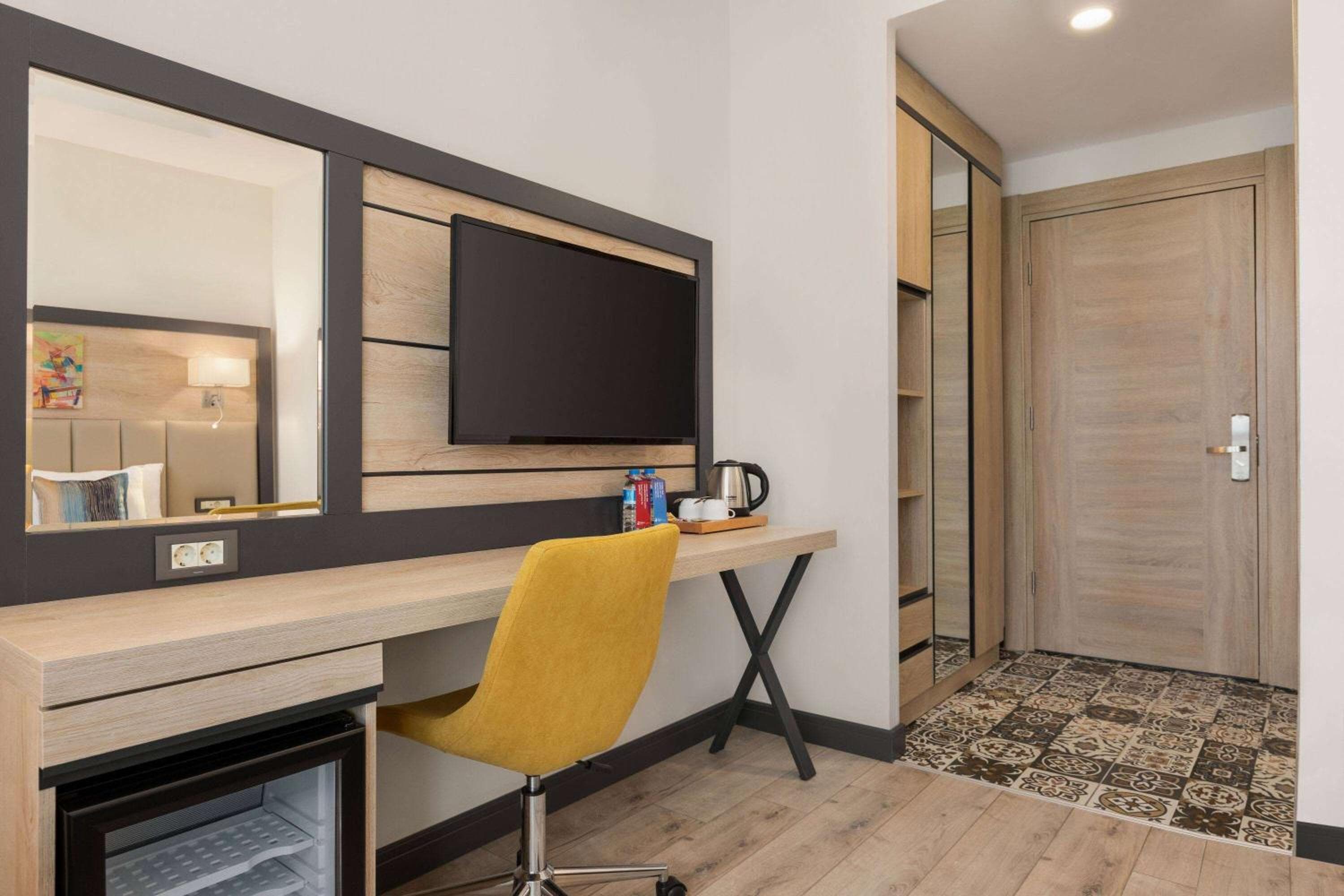 Ramada Encore By Wyndham Istanbul Basin Express — 23