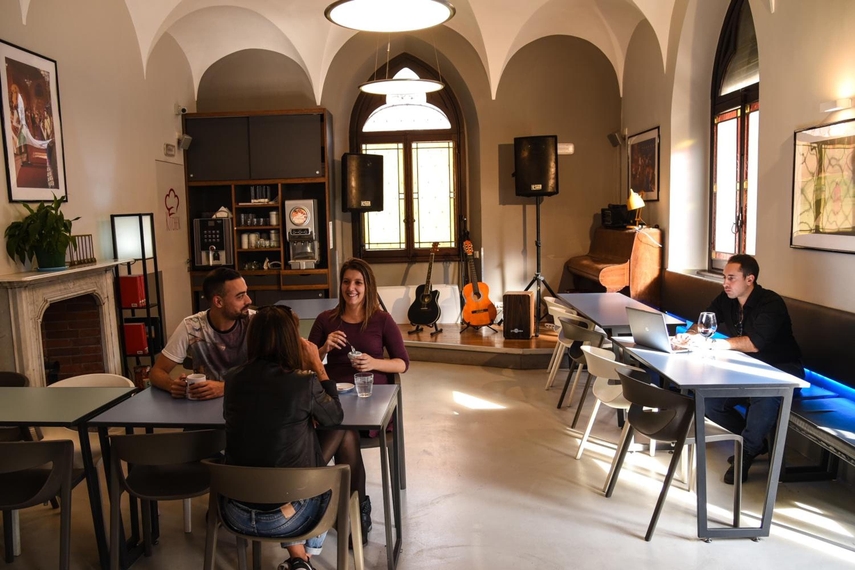 Babila Hostel & Bar — 14