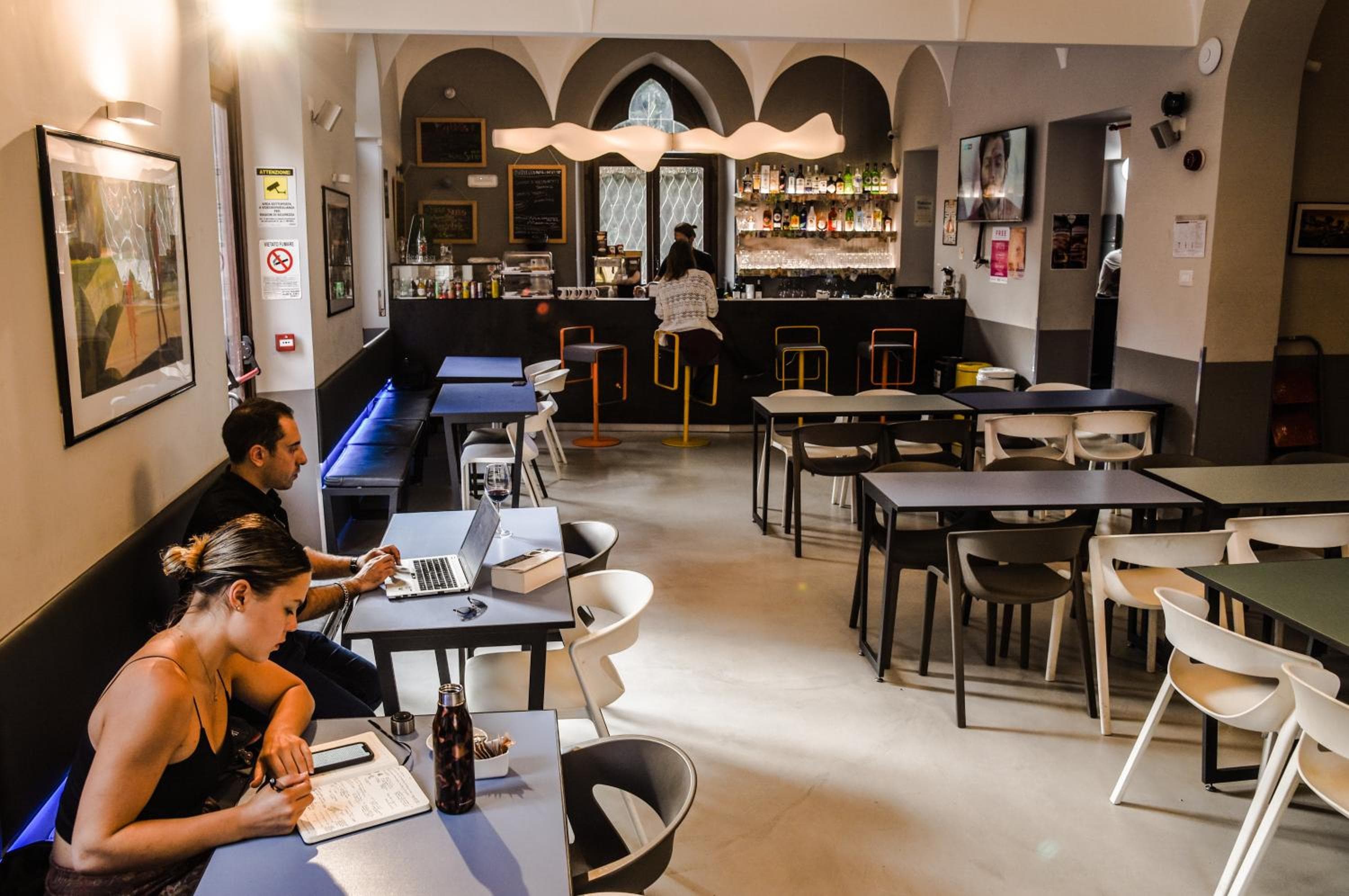 Babila Hostal & Bistrot — 8