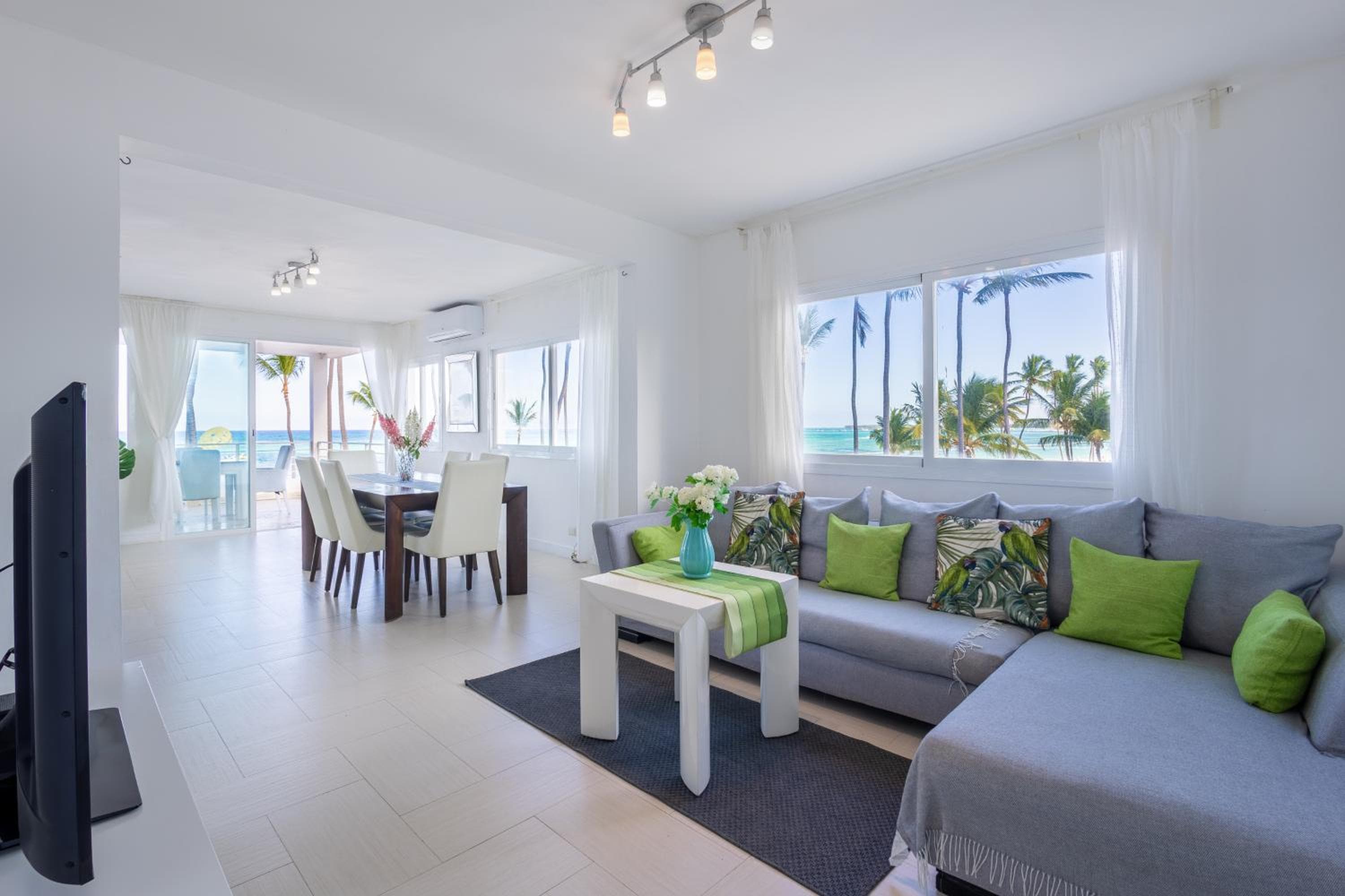 Beachfront Punta Cana Condo for Rent - Ocean View, Private Terrace, and BBQ — 2