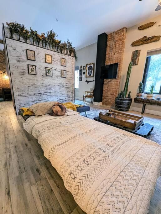 Cozy AF Steel-Rose Studio — 20