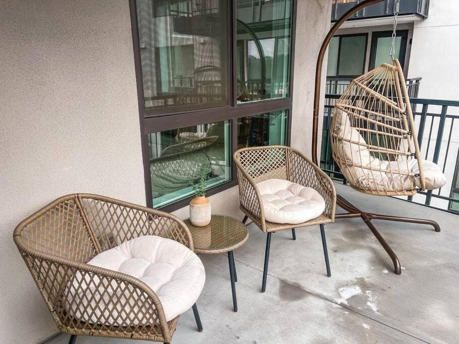 Luxury 1BDR centrally located in Hollywood — 1