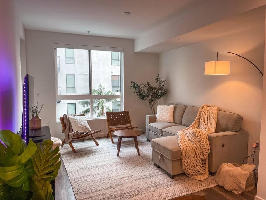 Luxury 1BDR centrally located in Hollywood — 5