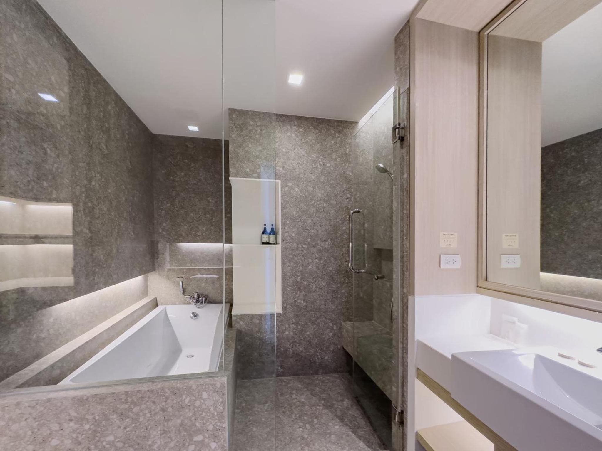 Jasmine Grande Residence Suite Bangkok — 10