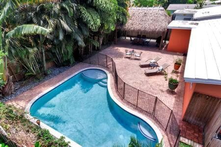 Hidden Gem Vacation Villa w Private Pool & TikiHut — 1