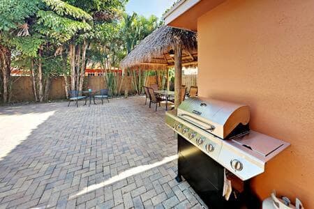 Hidden Gem Vacation Villa w Private Pool & TikiHut — 9