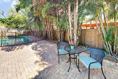 Hidden Gem Vacation Villa w Private Pool & TikiHut — 2