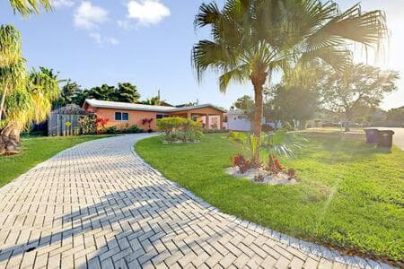 Hidden Gem Vacation Villa w Private Pool & TikiHut — 11