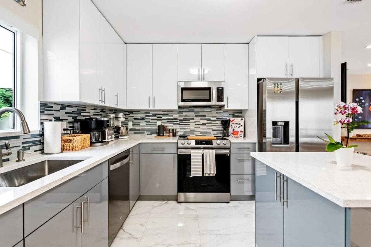 Modern Bungalow near Wilton Drive I Pool Table — 18