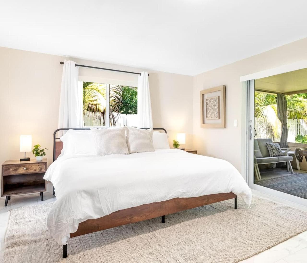Modern Bungalow near Wilton Drive I Pool Table — 27