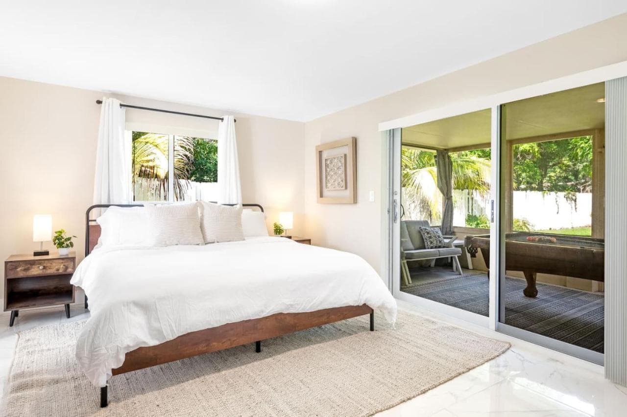Modern Bungalow near Wilton Drive I Pool Table — 19