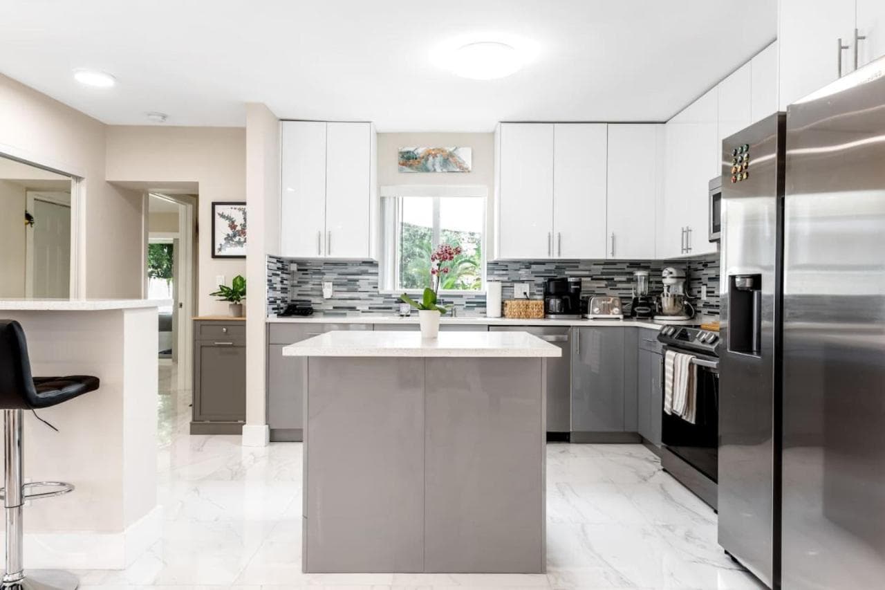 Modern Bungalow near Wilton Drive I Pool Table — 21