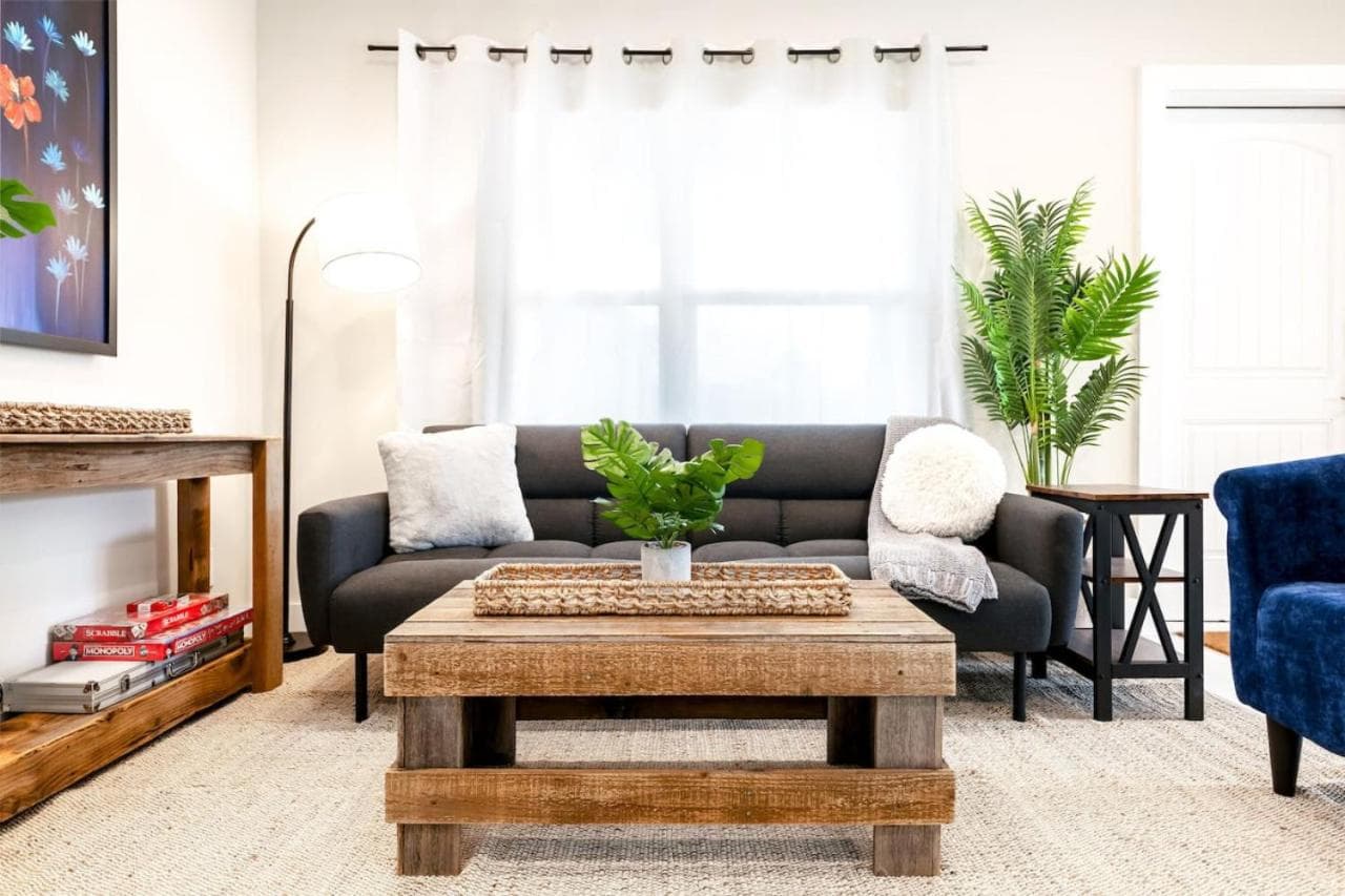 Modern Bungalow near Wilton Drive I Pool Table — 12