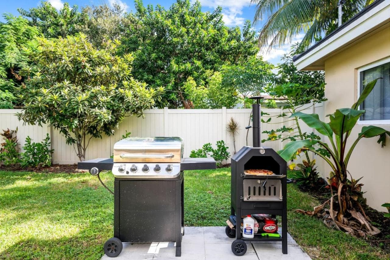 Modern Bungalow near Wilton Drive I Pool Table — 2