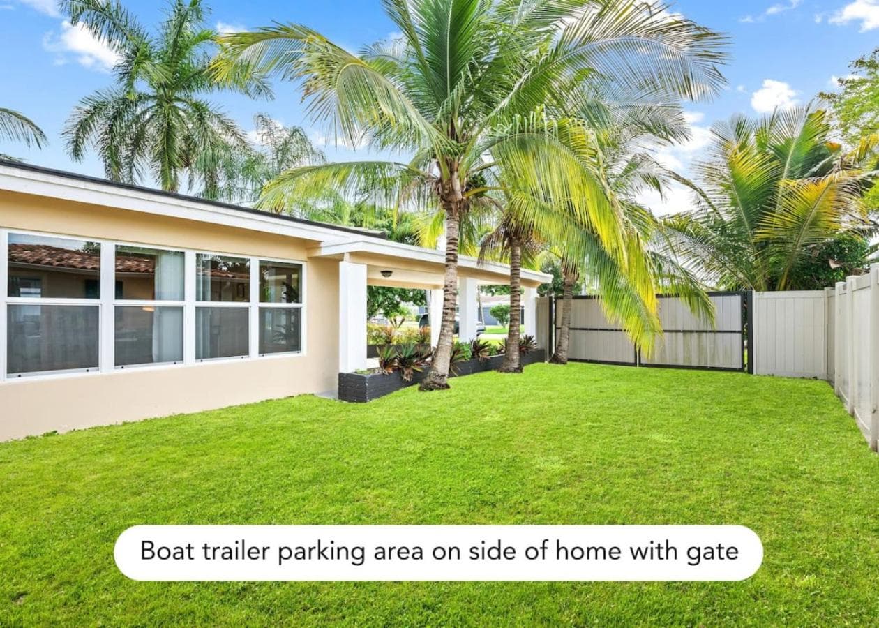 Modern Bungalow near Wilton Drive I Pool Table — 7