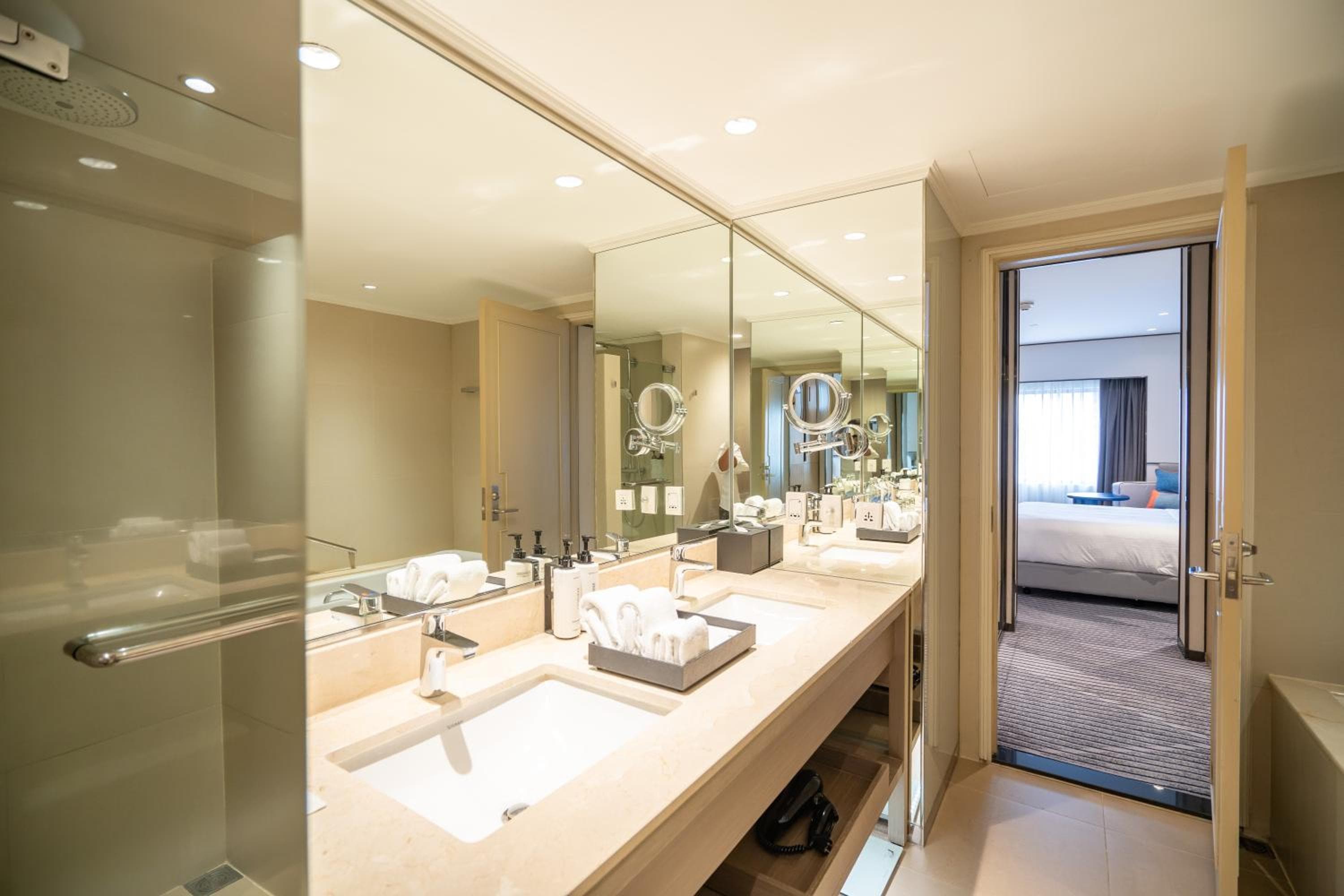 Crowne Plaza Bangkok Lumpini Park by IHG — 23