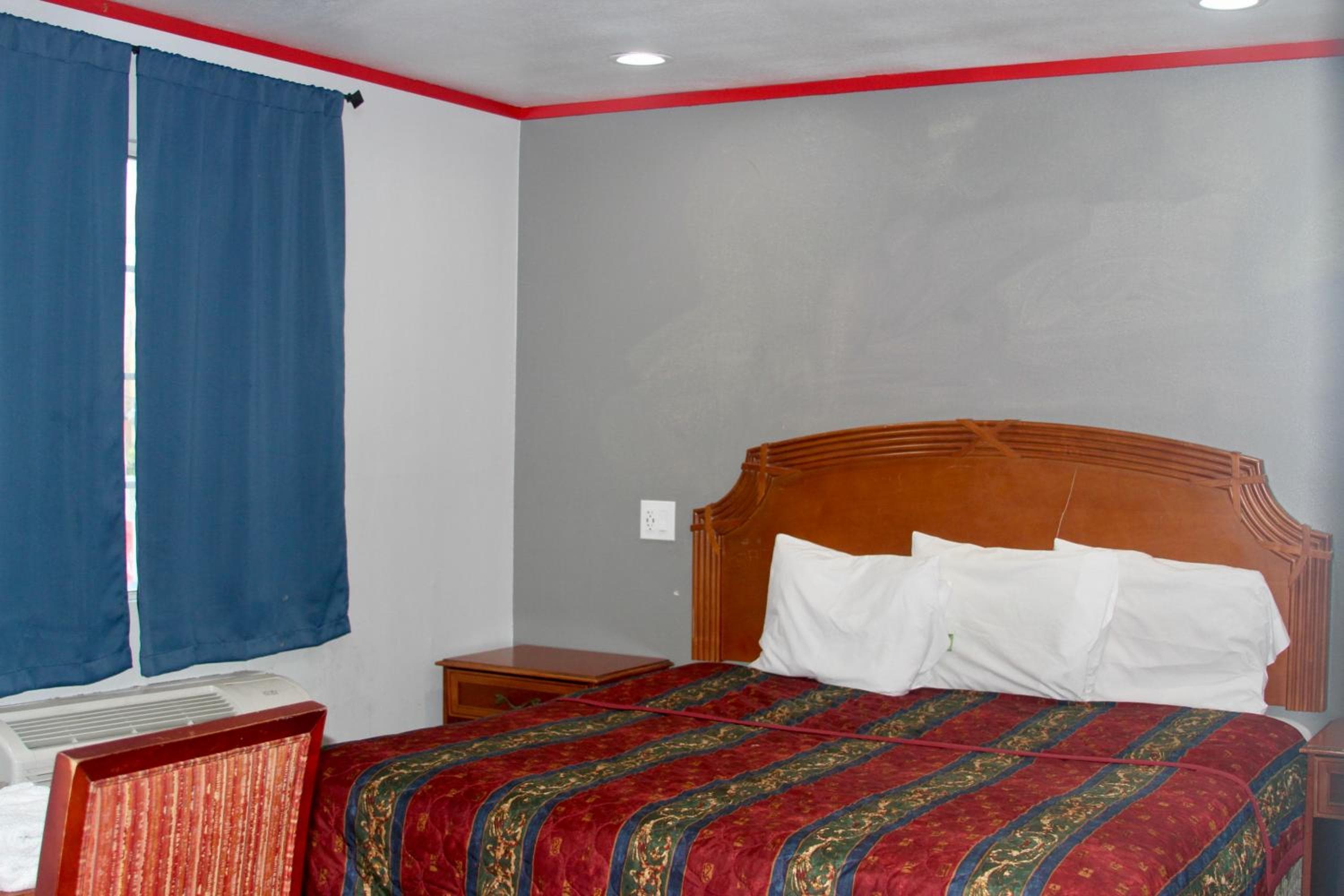 Broadway Inn Motel — 3