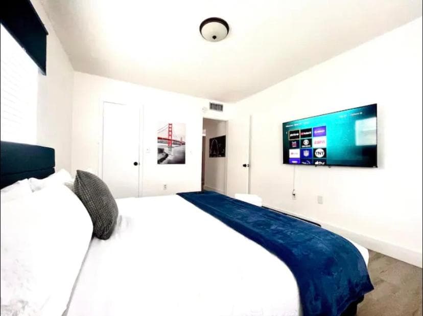 EcoStays Comfort Apartment Near Miami Airport 308 — 25
