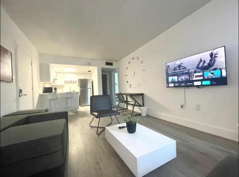 EcoStays Comfort Apartment Near Miami Airport 308 — 3