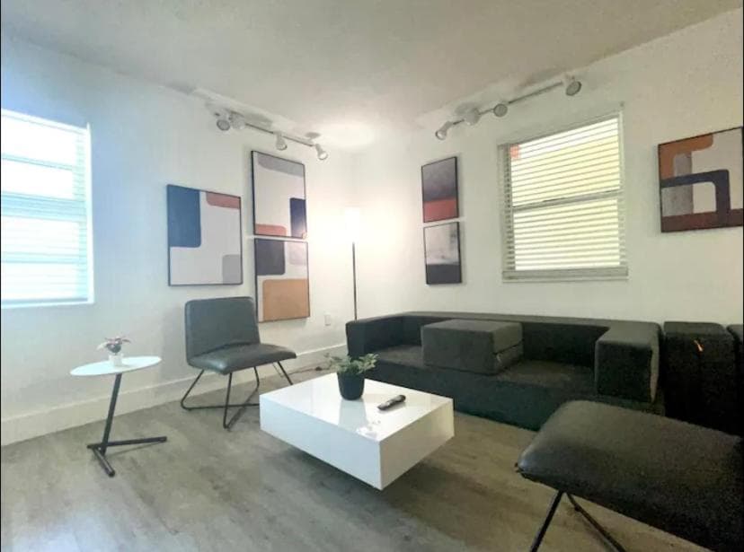 EcoStays Comfort Apartment Near Miami Airport 308 — 5
