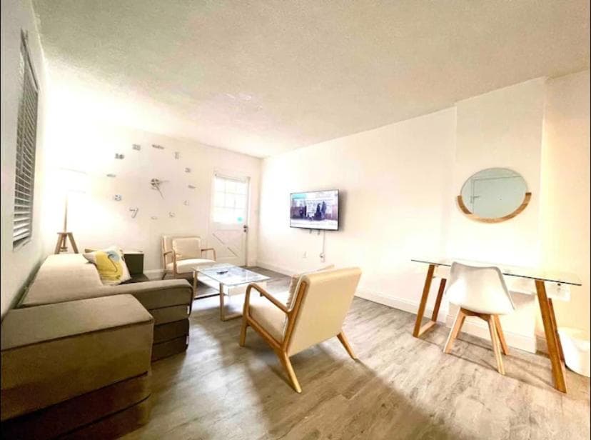 EcoStays Comfort Apartment Near Miami Airport 308 — 15