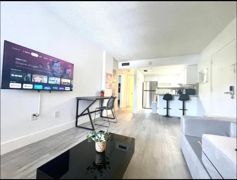 EcoStays Comfort Apartment Near Miami Airport 308 — 4