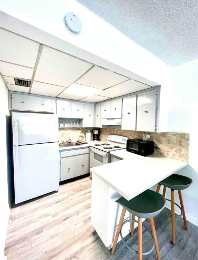 EcoStays Comfort Apartment Near Miami Airport 308 — 17