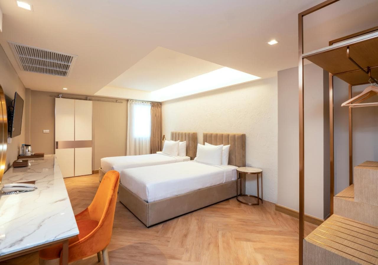Away Bangkok Riverside Kene — 11