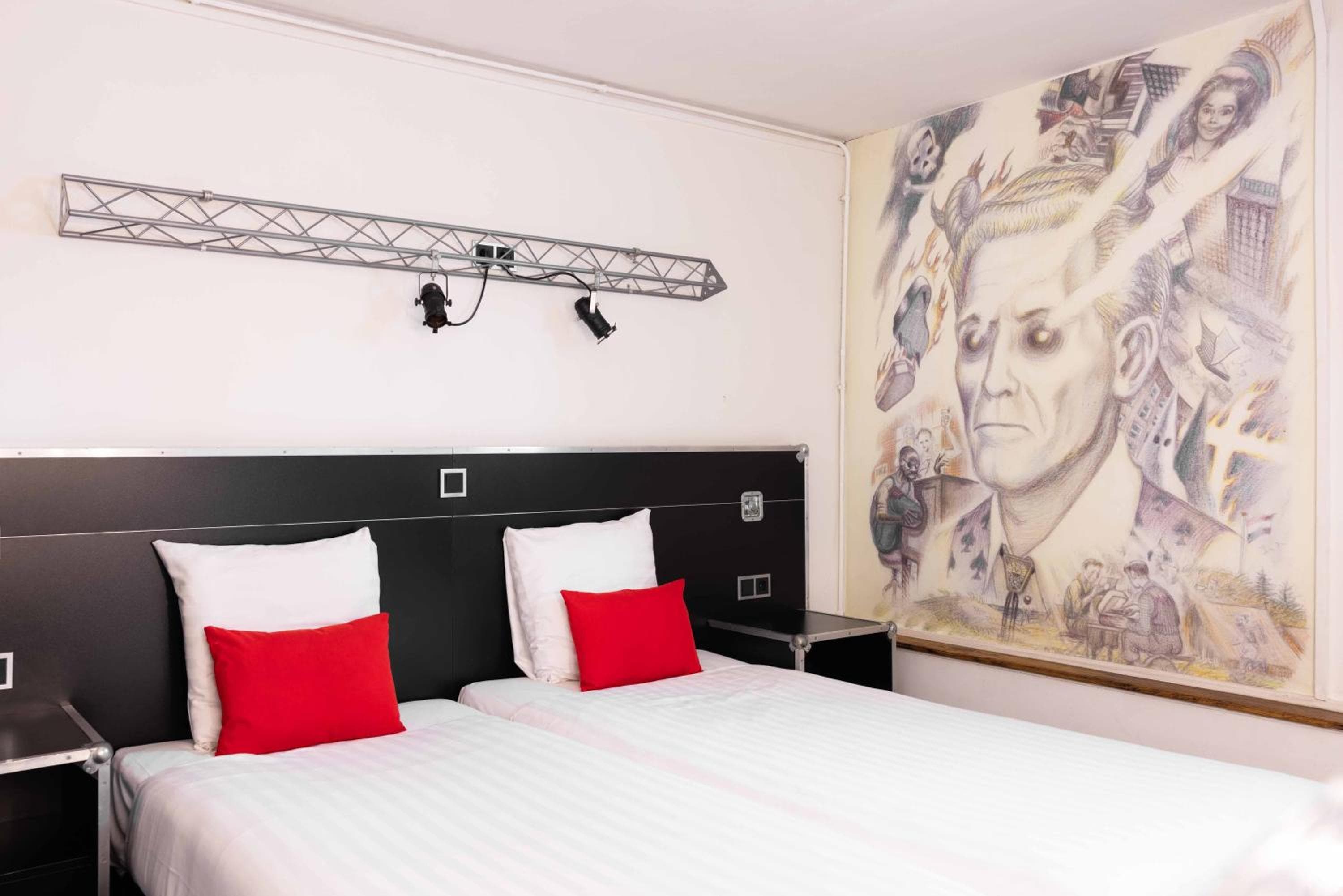 Backstage Hotel Amsterdam — 3